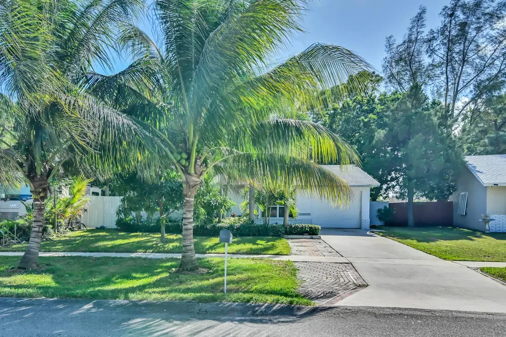 4652 Vespasian Court Lake Worth FL 33463