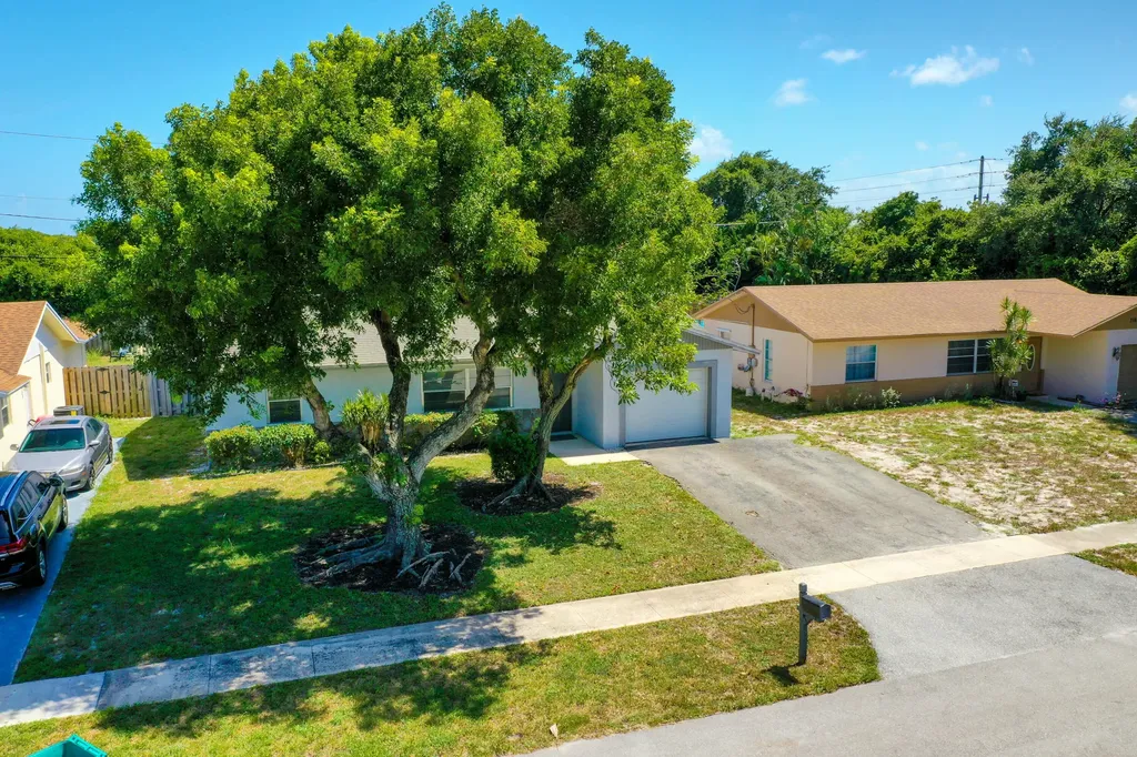 712 SW 4th Avenue Boynton Beach FL 33426