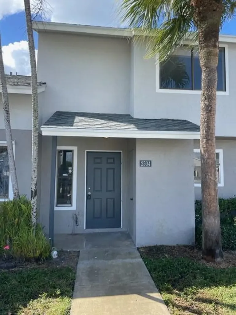 2504 Seaside Drive Greenacres FL 33463