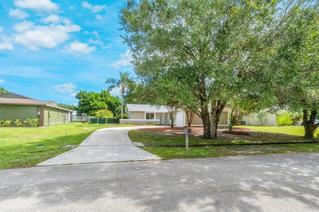 207 SW Homeland Road Port St Lucie FL 34953
