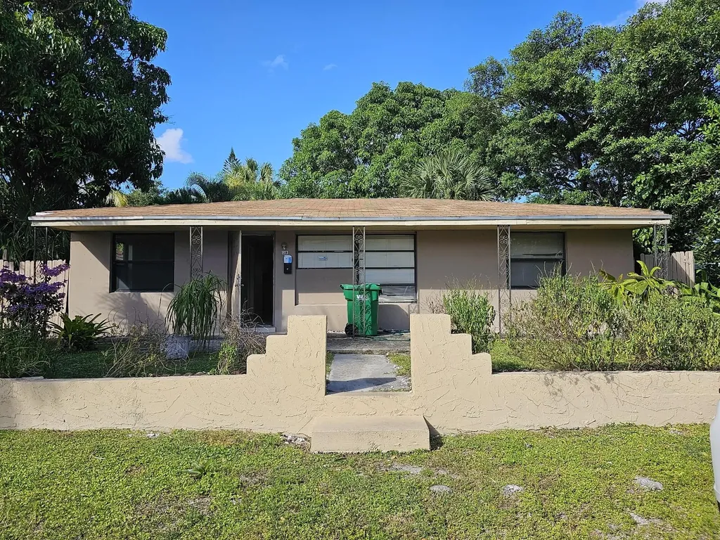 118 W 10th Street Riviera Beach FL 33404