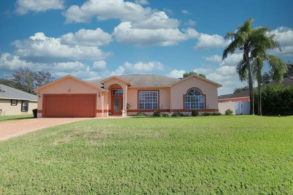 633 SE Stow Terrace Port St Lucie FL 34984