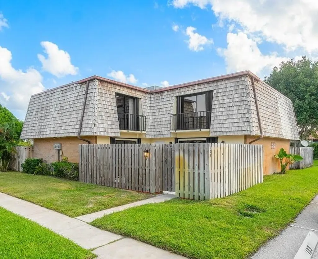 109 Lake Arbor Drive Palm Springs FL 33461
