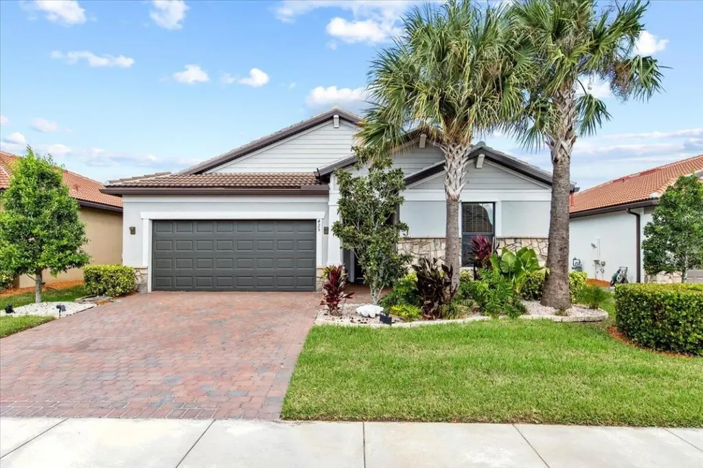 425 SE Bancroft Court Port St Lucie FL 34984