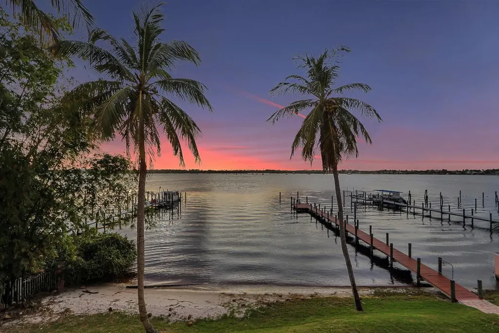 900 SW Saint Lucie Crescent Stuart FL 34994