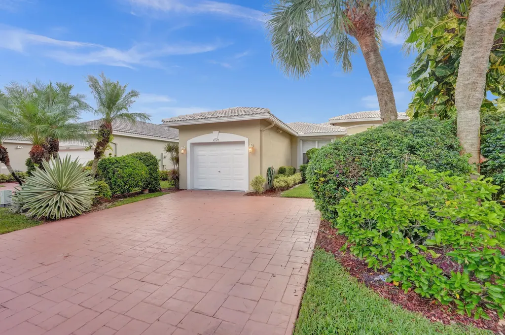 10577 Royal Caribbean Circle Boynton Beach FL 33437