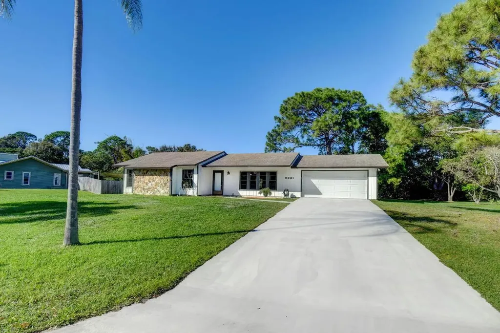 5241 SE Meadow Springs Boulevard Stuart FL 34997