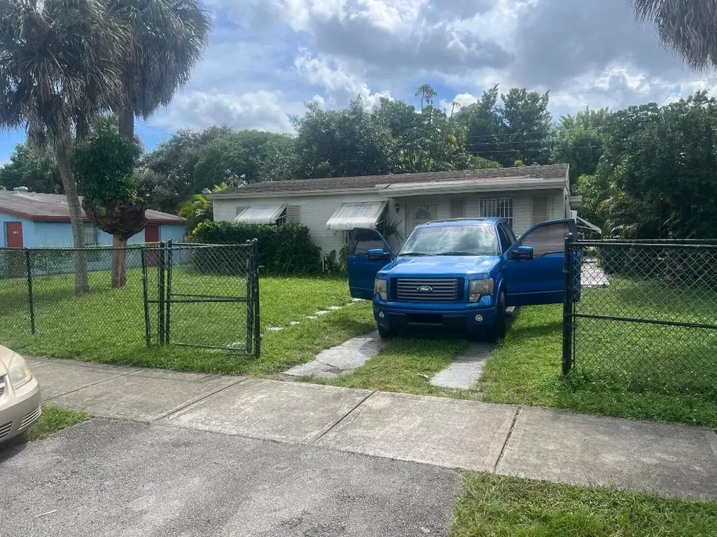 3370 NW 9th Street Lauderhill FL 33311