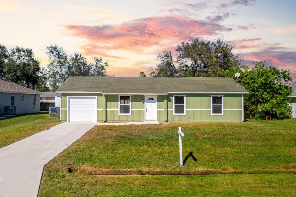 1133 SW Sudder Avenue Port St Lucie FL 34953
