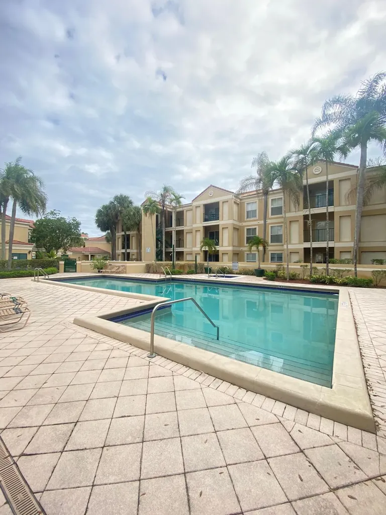 949 Riverside Drive Coral Springs FL 33071