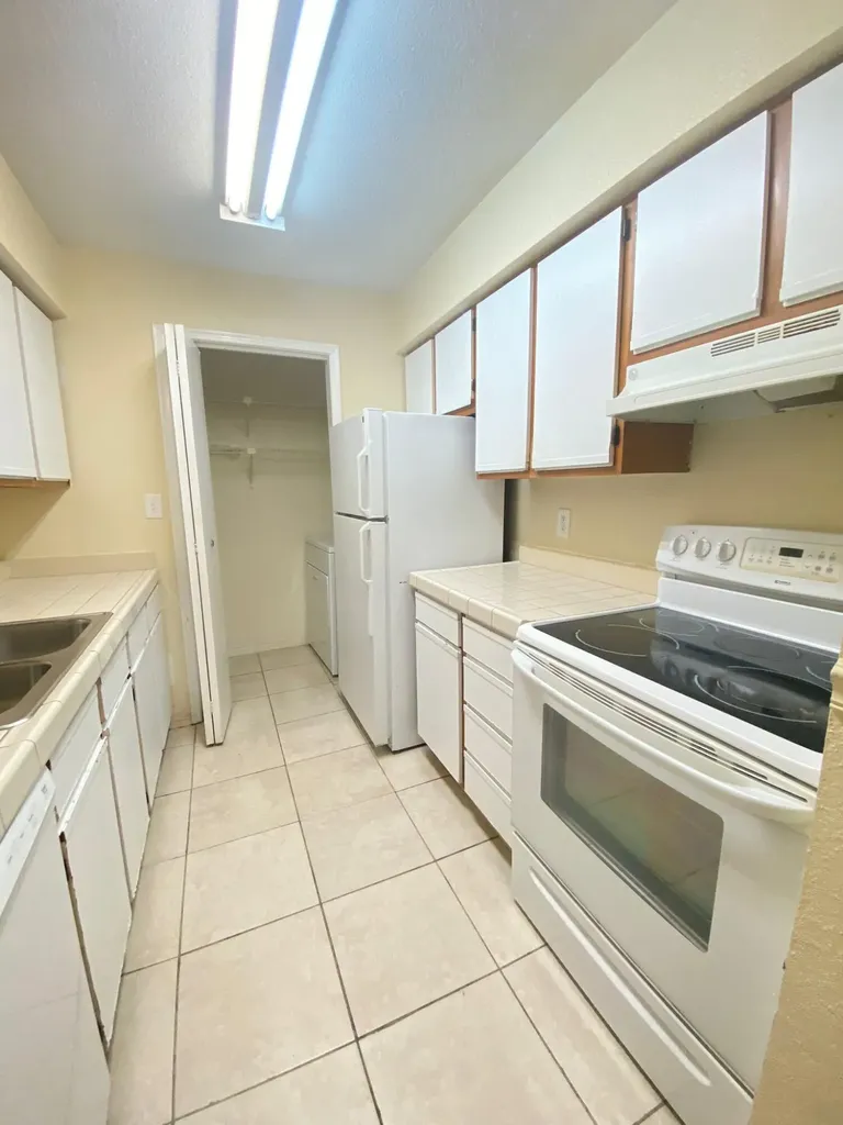 949 Riverside Drive Coral Springs FL 33071