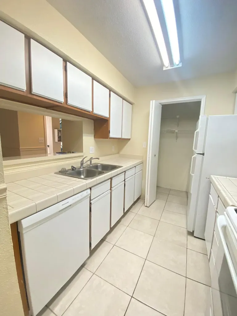 949 Riverside Drive Coral Springs FL 33071