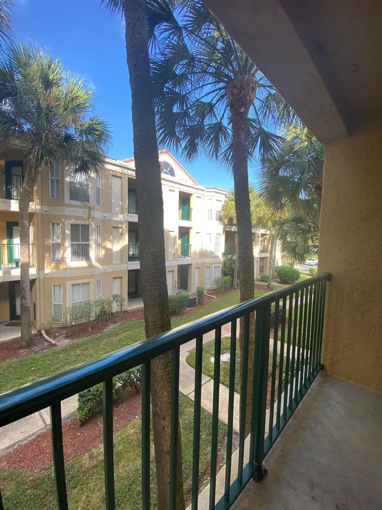 949 Riverside Drive Coral Springs FL 33071