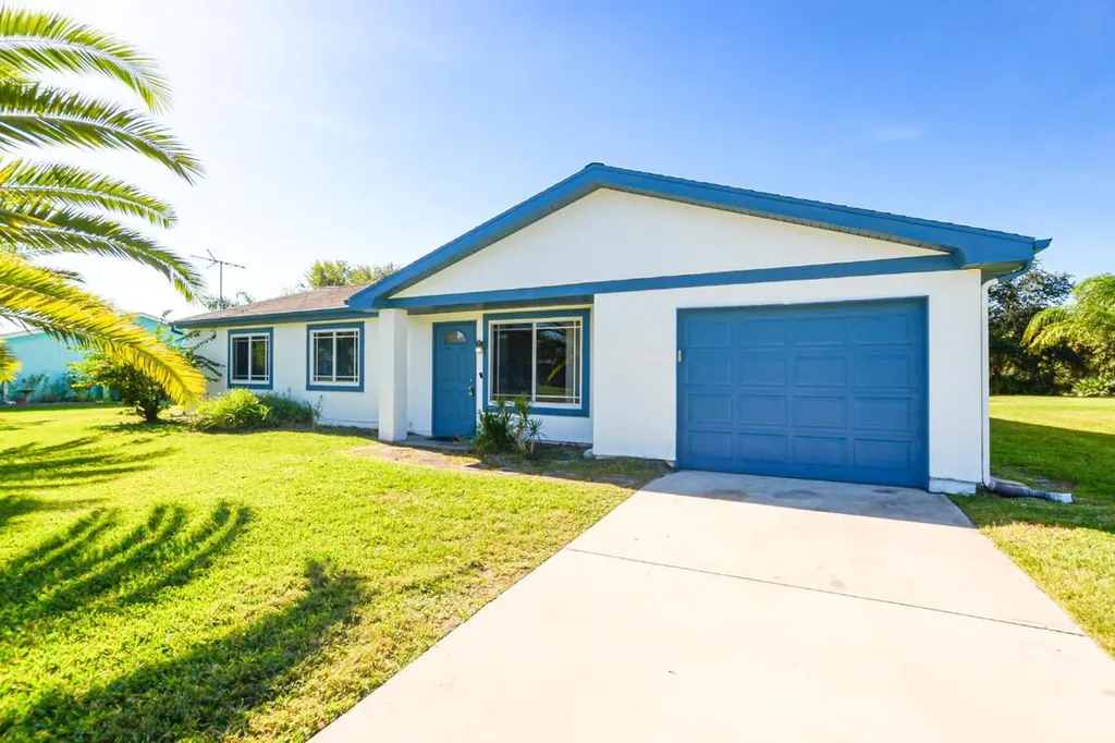 1652 SE Cascella Court Port St Lucie FL 34952