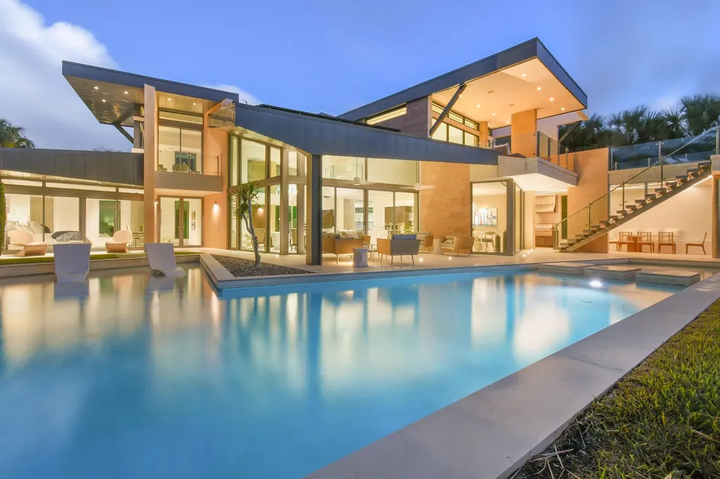 100 Lighthouse Drive Jupiter Inlet Colony FL 33469