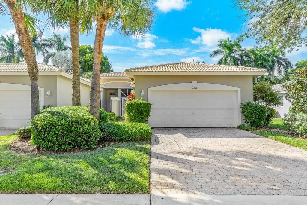 10592 Royal Caribbean Circle Boynton Beach FL 33437