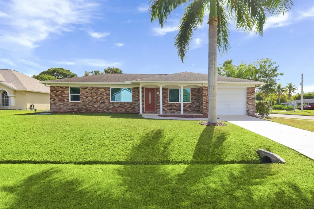 302 SE Lancaster Avenue Port St Lucie FL 34984