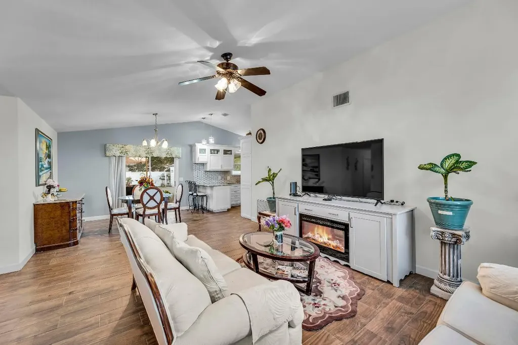 988 SW Whittier Terrace Port St Lucie FL 34953