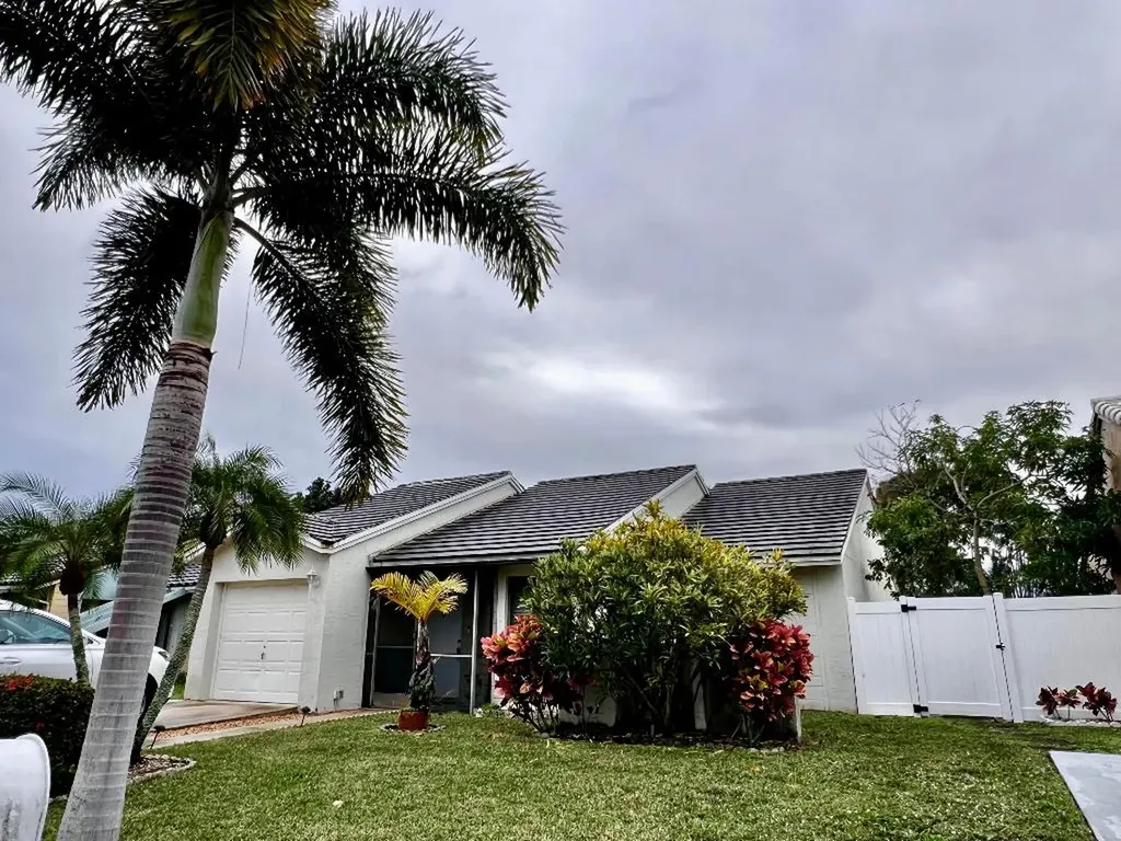 6032 Strawberry Lakes Circle Lake Worth FL 33463