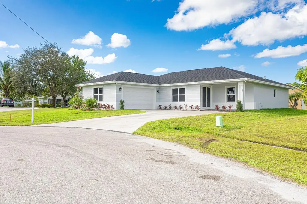 6132 NW Drophy Court Port St Lucie FL 34986