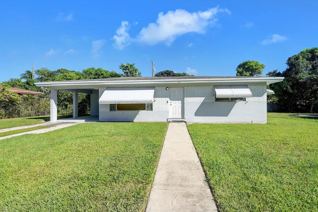 811 SE 3rd Avenue Delray Beach FL 33483