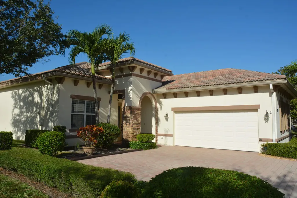 9739 SW Nuova Way Port St Lucie FL 34986