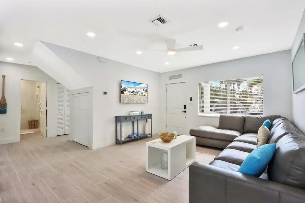 115 Cascade Lane Palm Beach Shores FL 33404
