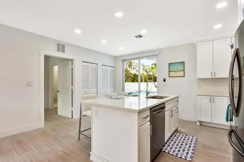 115 Cascade Lane Palm Beach Shores FL 33404