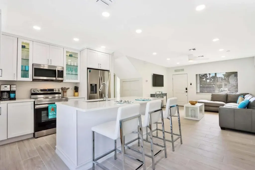 115 Cascade Lane Palm Beach Shores FL 33404