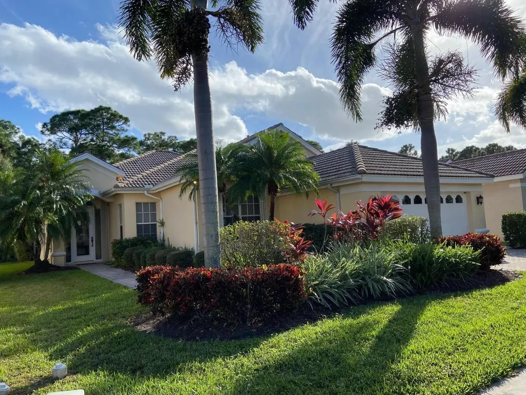 653 SW Lake Charles Circle Port St Lucie FL 34986