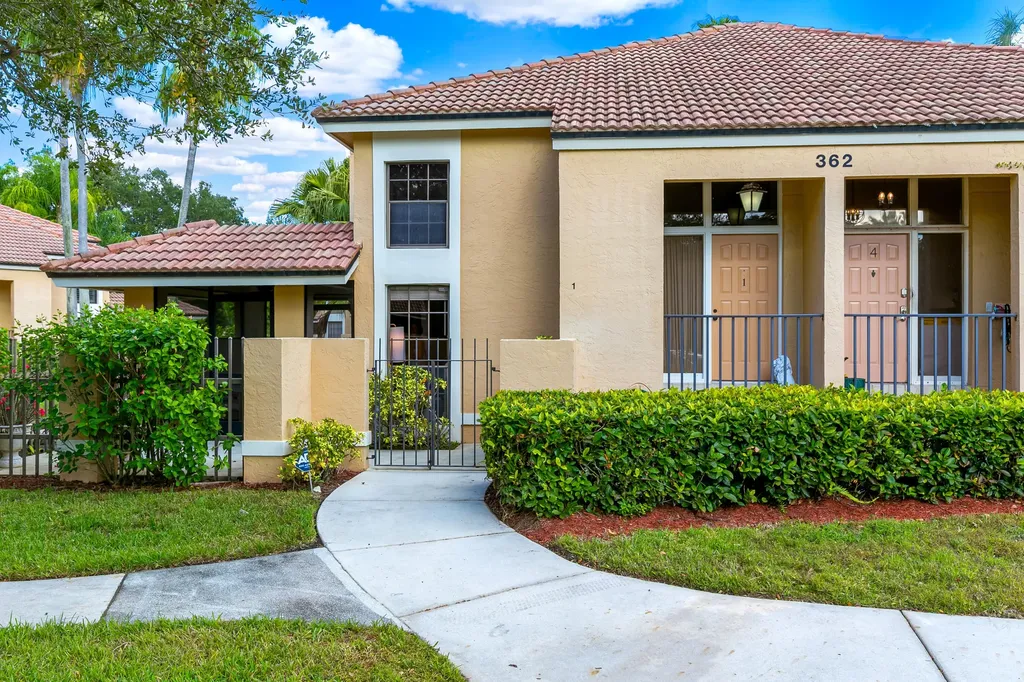 362 Prestwick Circle Palm Beach Gardens FL 33418