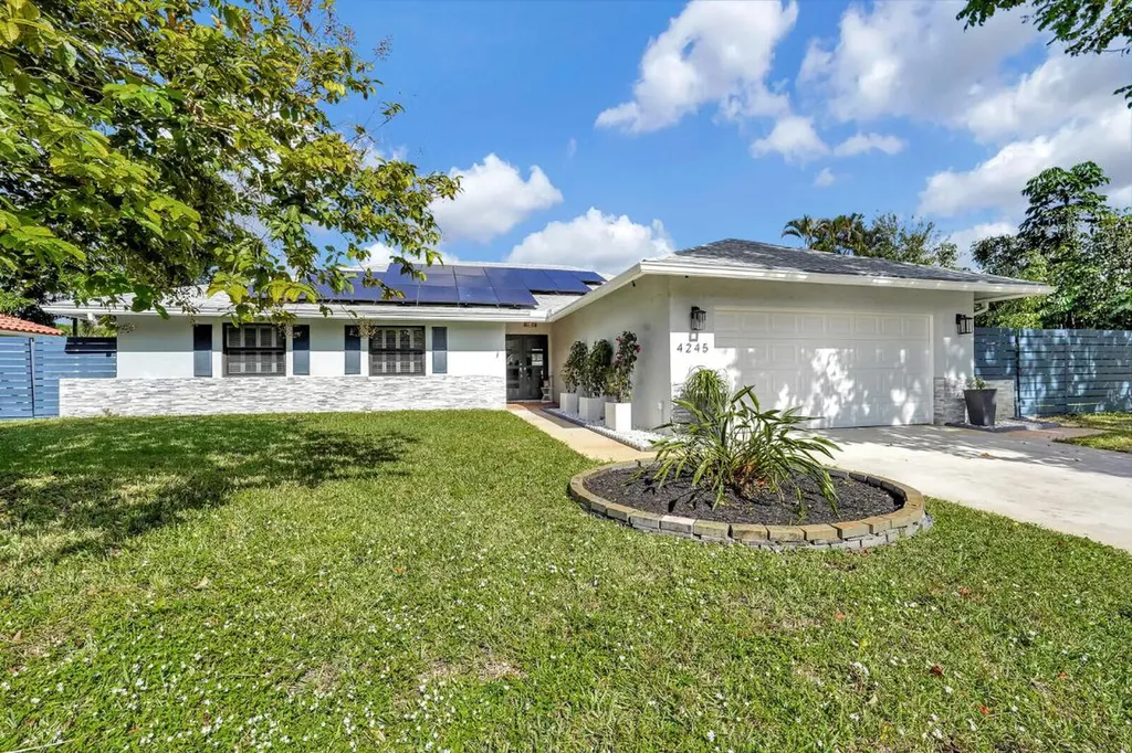 4245 NW 9th Street Delray Beach FL 33445