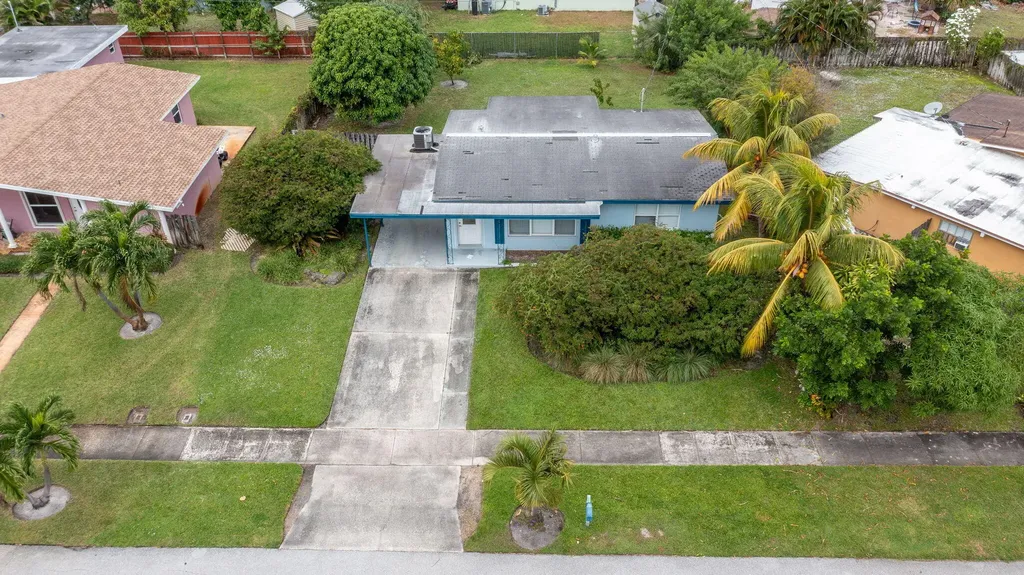 911 W Broome Street Lantana FL 33462
