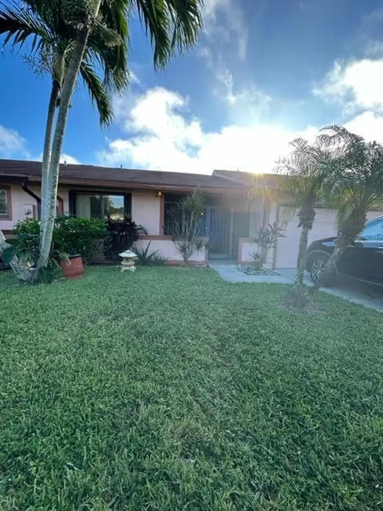 118 Mayfair Lane Boynton Beach FL 33426