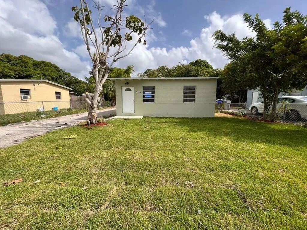 2425 NW 4th Court Pompano Beach FL 33069