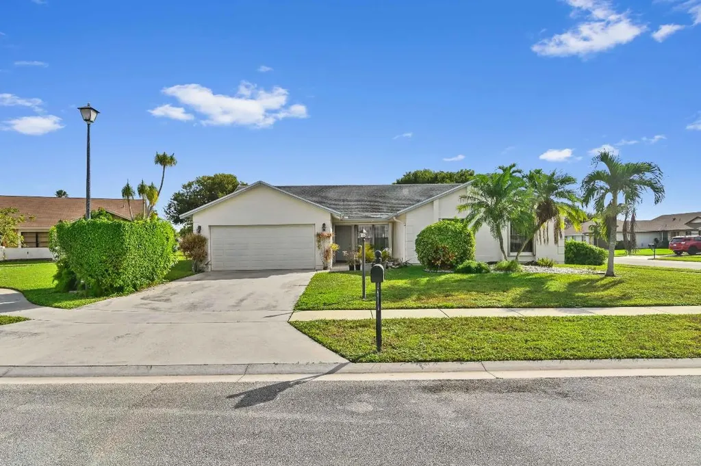 19958 Court Of The Lions Boca Raton FL 33434