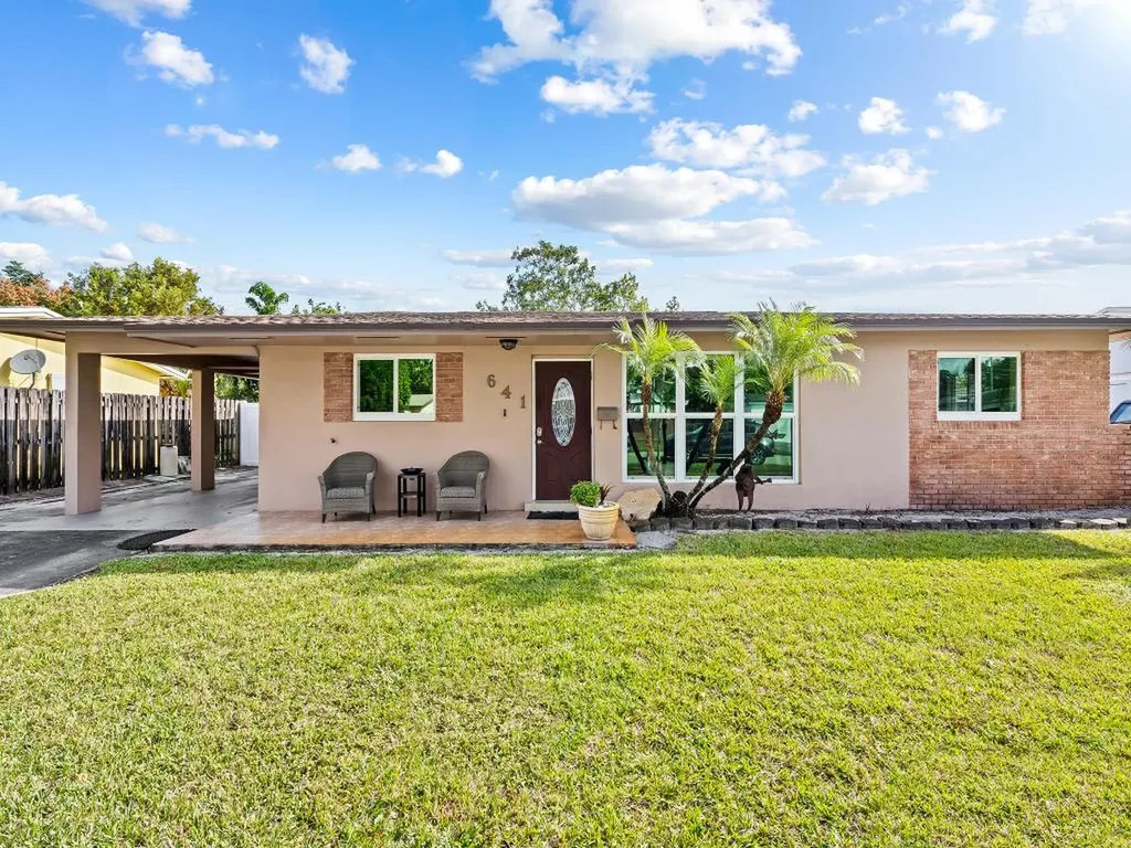 641 SW 68th Avenue Pembroke Pines FL 33023