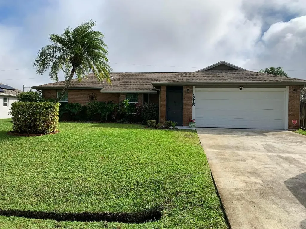 1215 SW Cynthia Street Port St Lucie FL 34983