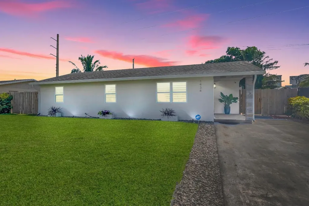 1434 W Hardee Street Lantana FL 33462