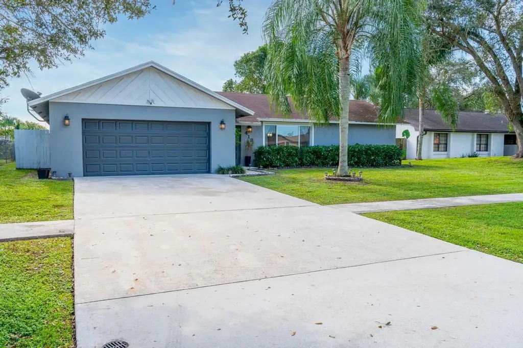 418 La Mancha Avenue Royal Palm Beach FL 33411
