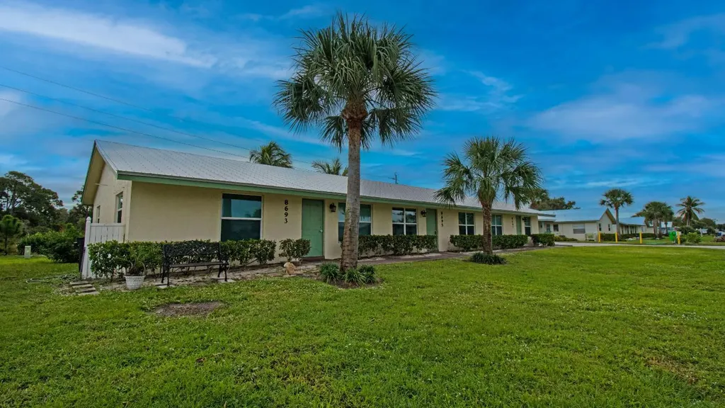 8693 SE Hobe Ridge Avenue Hobe Sound FL 33455