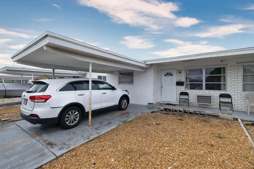 1307 Alho Drive Lantana FL 33462
