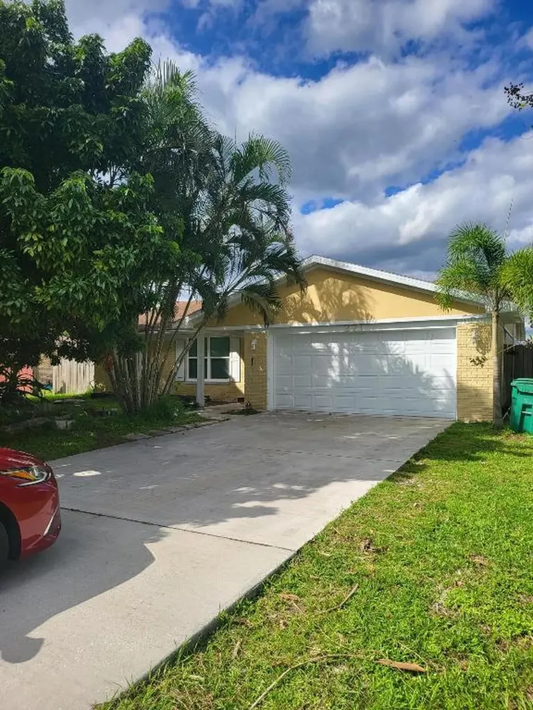 271 SW Oakridge Drive Port St Lucie FL 34984