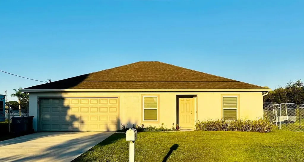 2371 SW Chestnut Lane Port St Lucie FL 34953