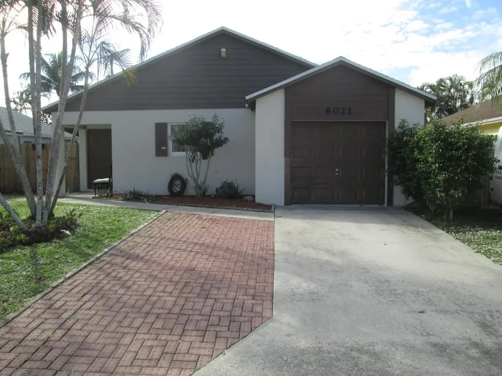 6021 Lace Wood Circle Lake Worth FL 33462