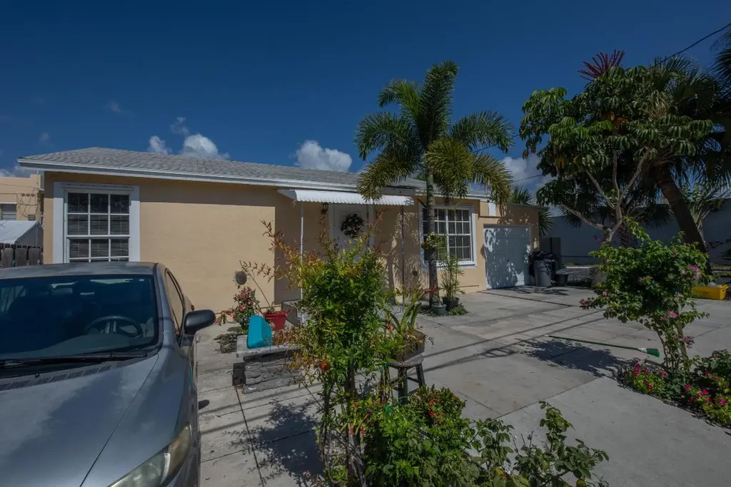 922 S Dixie Highway Lake Worth Beach FL 33460