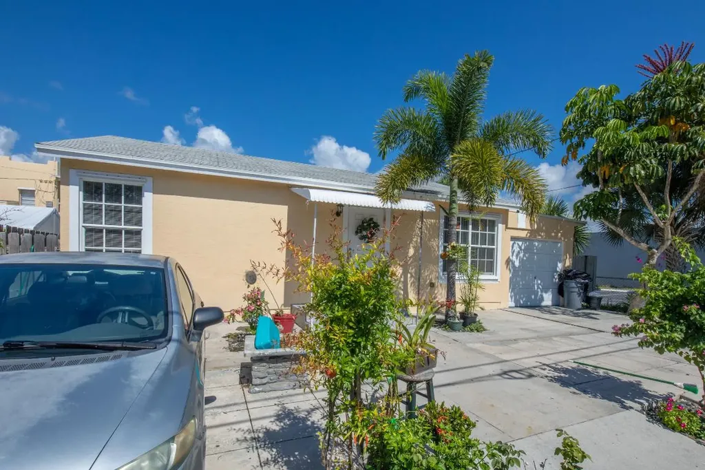 922 S Dixie Highway Lake Worth Beach FL 33460