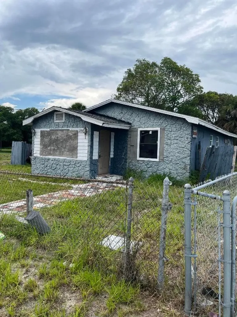 1204 Avenue K Avenue Fort Pierce FL 34950