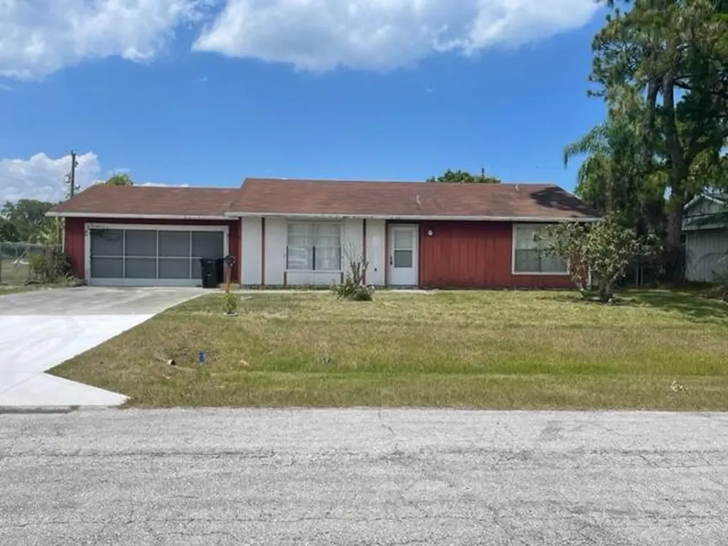 811 SE Walters Terrace Port St Lucie FL 34983