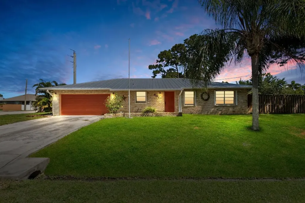 401 SE Wallace Terrace Port St Lucie FL 34983